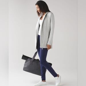 Lululemon Simply Bare Un-Tight Tight Hero Blue Pre-owned Size 6